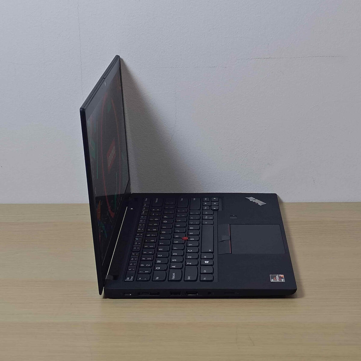 Lenovo Thinkpad T14G2 Samping Kanan Lenovo Thinkpad T14G2 Samping Kanan Butik Laptop