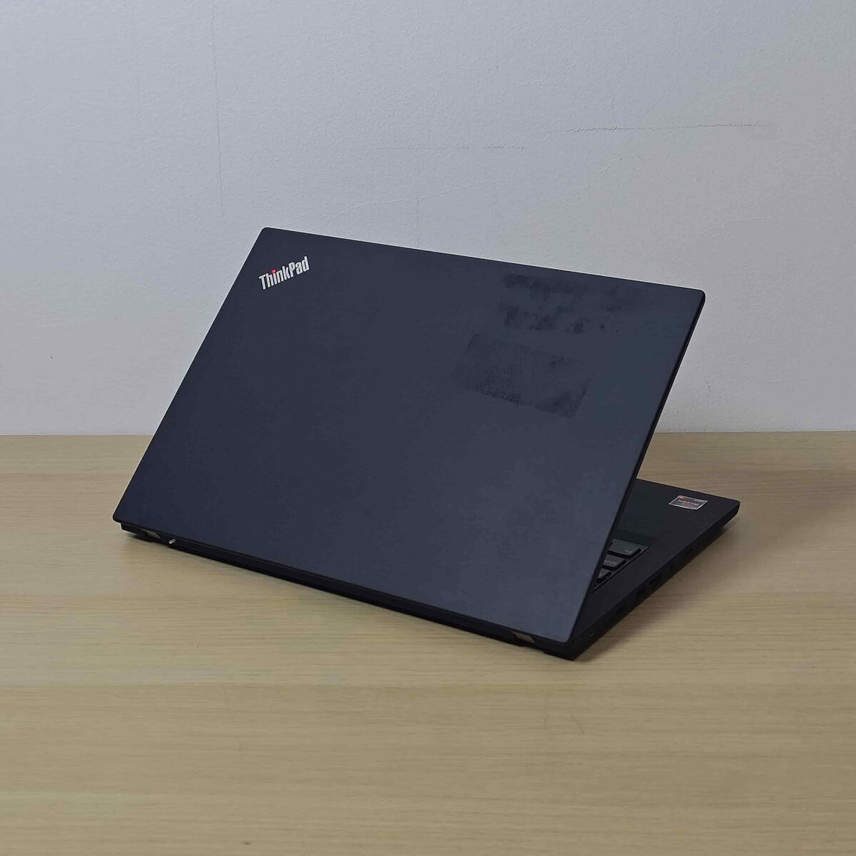 Lenovo Thinkpad T14G2 Belakang Kiri Lenovo Thinkpad T14G2 Belakang Kiri Butik Laptop