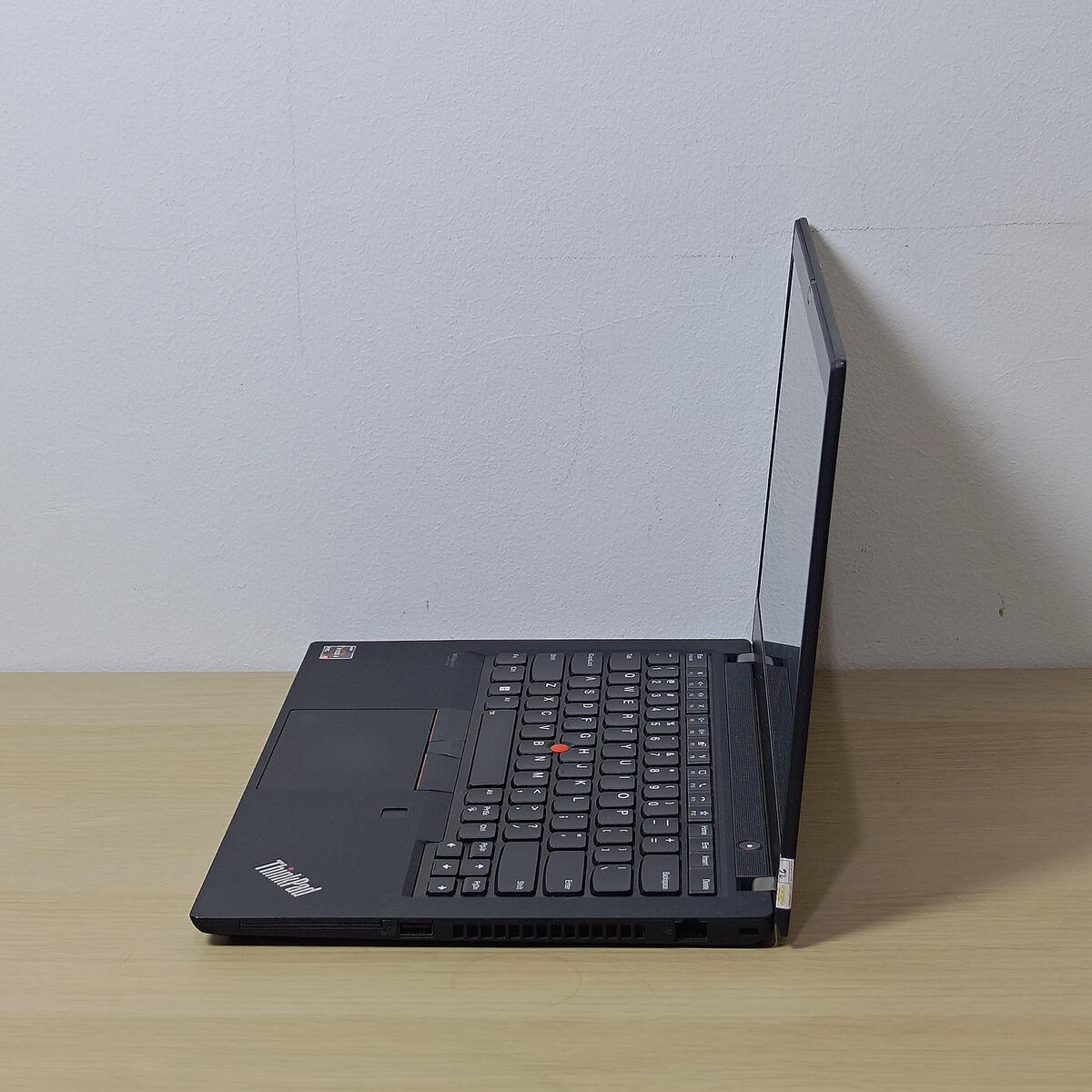 Lenovo Thinkpad T14G2 Samping Kiri Lenovo Thinkpad T14G2 Samping Kiri Butik Laptop