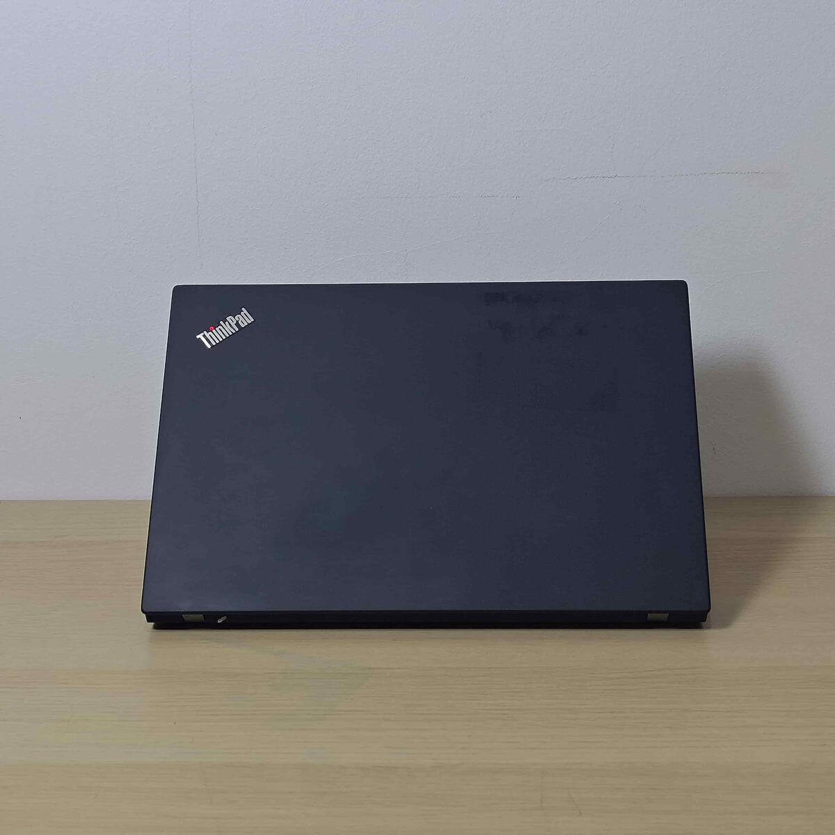 Lenovo Thinkpad T14G2 Belakang Tengah Lenovo Thinkpad T14G2 Belakang Tengah Butik Laptop