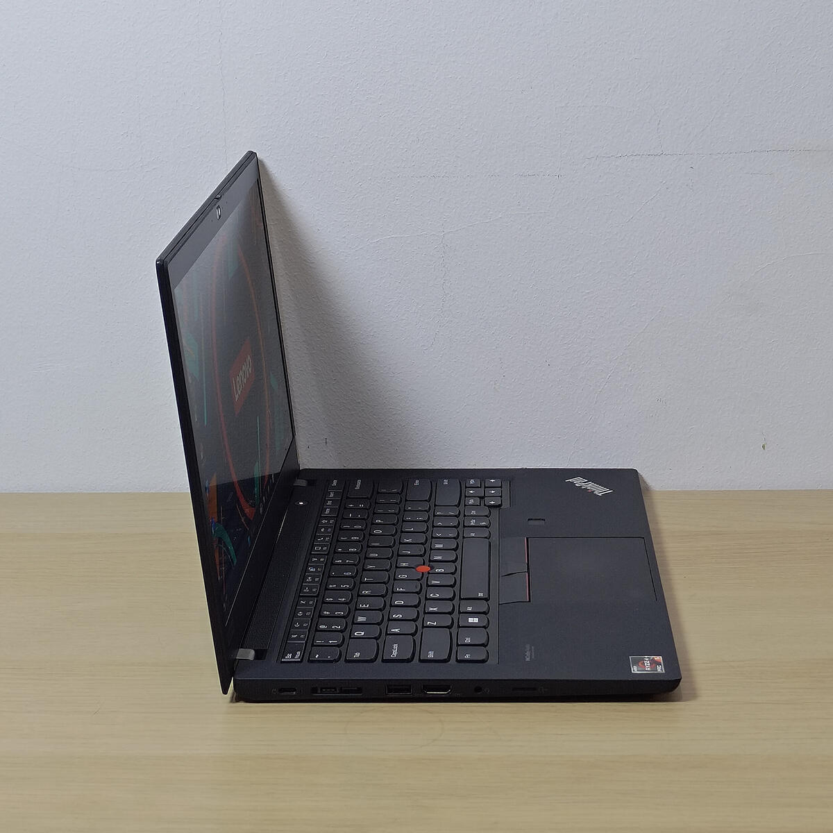 Lenovo Thinkpad T14G2 Samping Kanan Butik Laptop